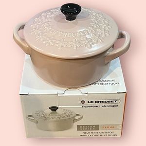 Le Creuset Stoneware Mini Cocotte Relief Fleurs (Sugar Pink)